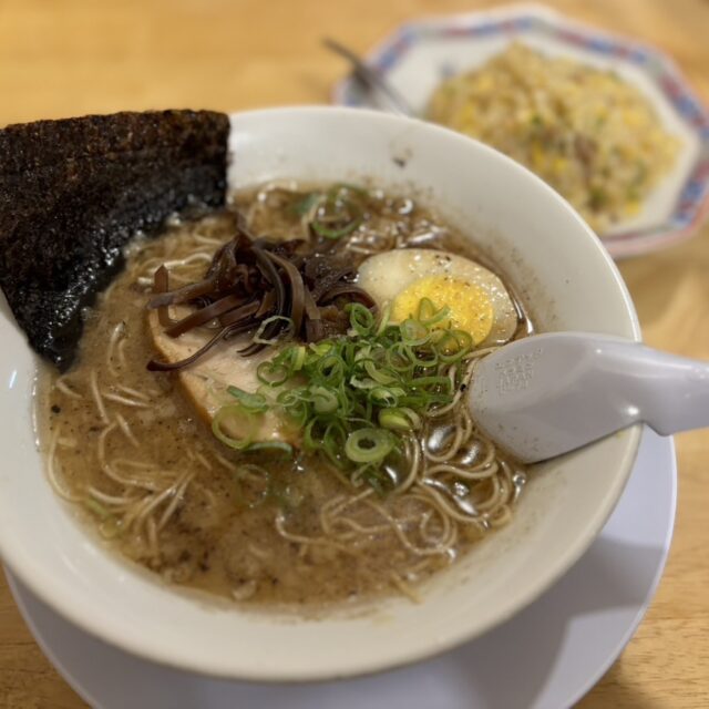 九品寺｜チャーハンセットがオススメ！昼のみ営業の行列のできるラーメン屋