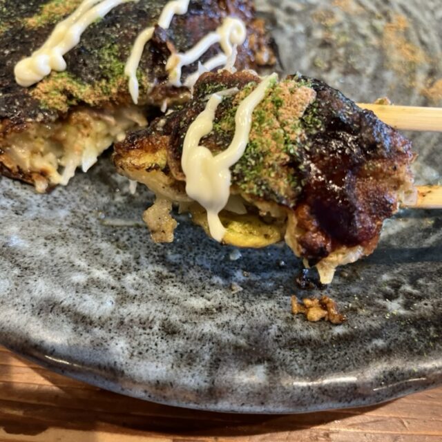 水前寺駅通り｜ふわとろ食感がたまらない！丁寧に焼き上げられた粉ものが人気のお好み焼き店