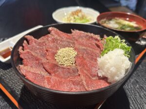 島崎｜黒毛和牛一頭買い！？うどん屋でいただくとろけるステーキ丼