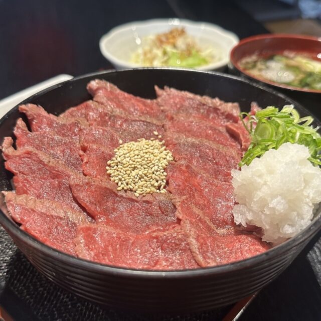 島崎｜黒毛和牛一頭買い！？うどん屋でいただくとろけるステーキ丼