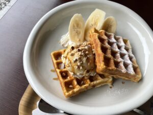 小山｜手焼きワッフルが香る、昔ながらの喫茶店