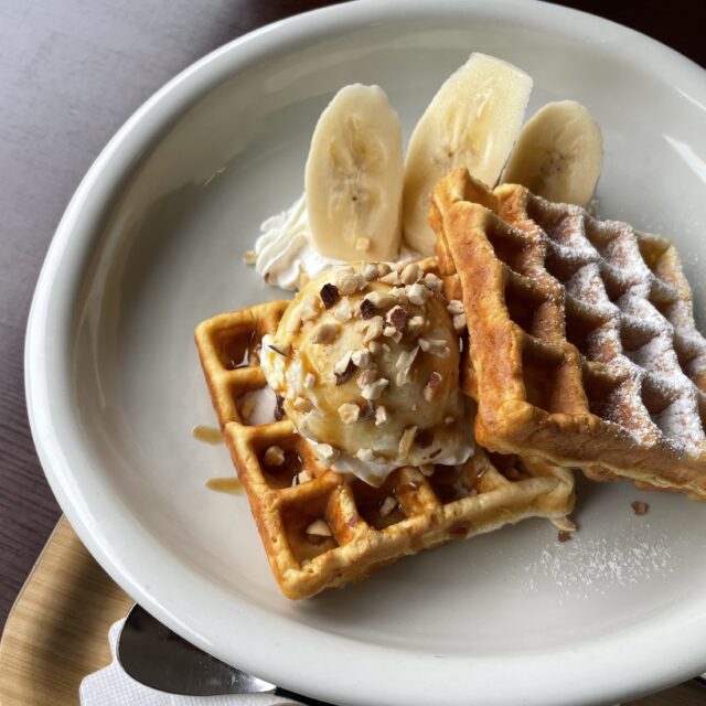 小山｜手焼きワッフルが香る、昔ながらの喫茶店