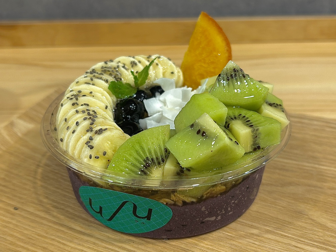 安政町｜食べ応え抜群！丸ごとフルーツ入りのアサイーボウルが食べられるお店
