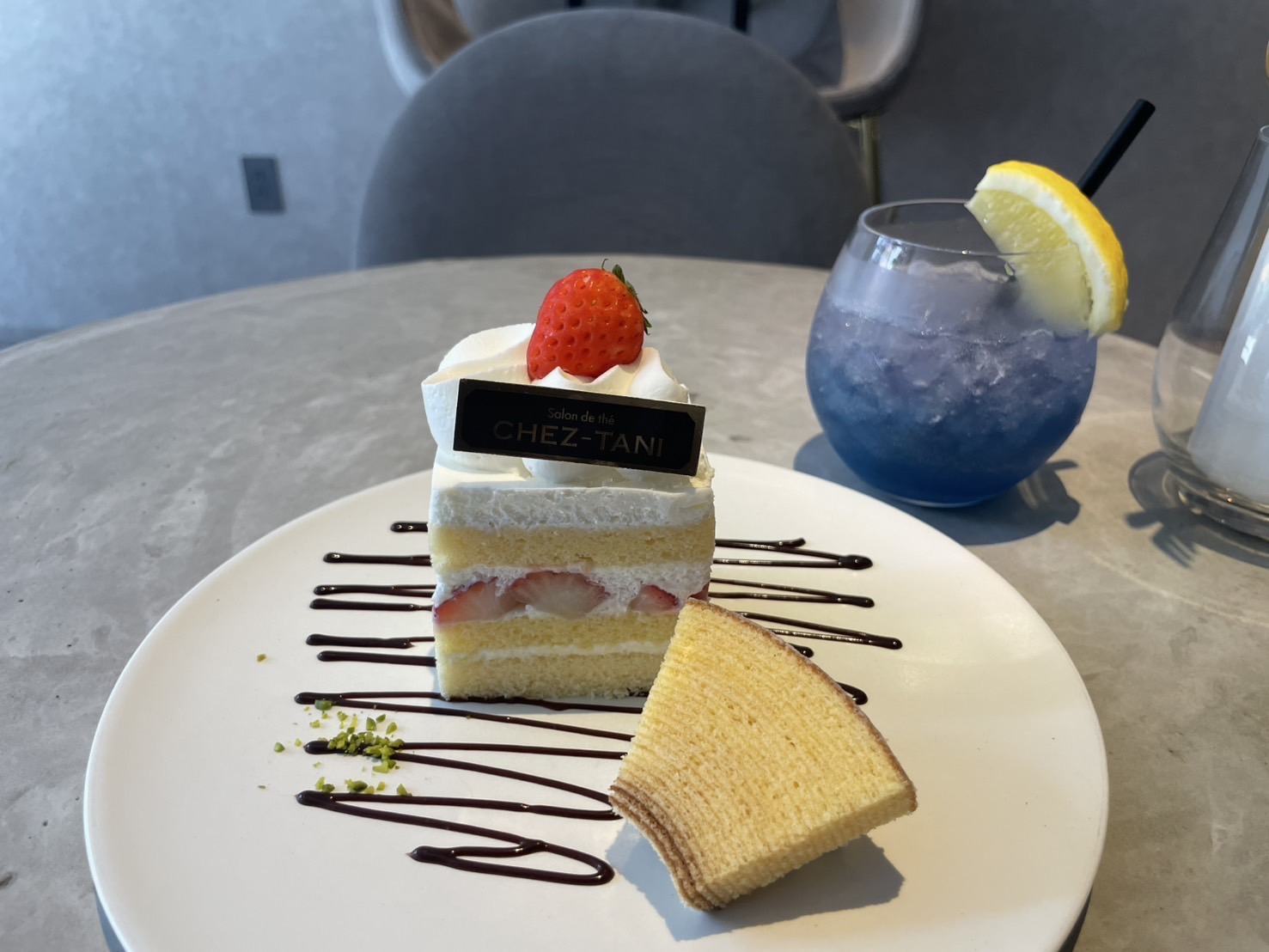 銀座通り｜静かな夜に寄り添うケーキ屋