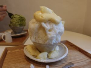 並木坂｜あふれんばかりの桃！剥きたての桃を丸ごと1つ使ったかき氷