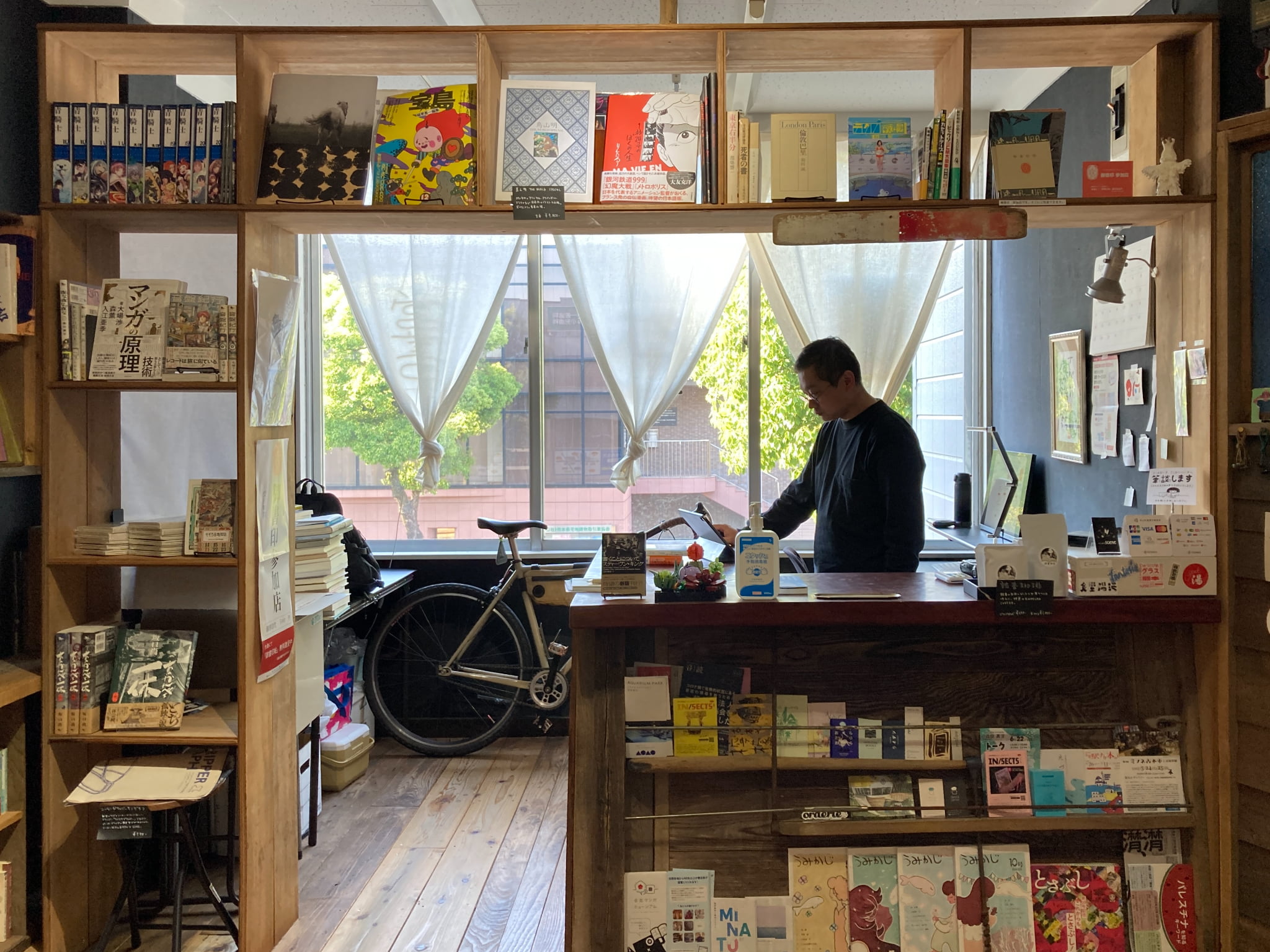 神水｜フラットに人と本をつなぐ、まちの本屋さん