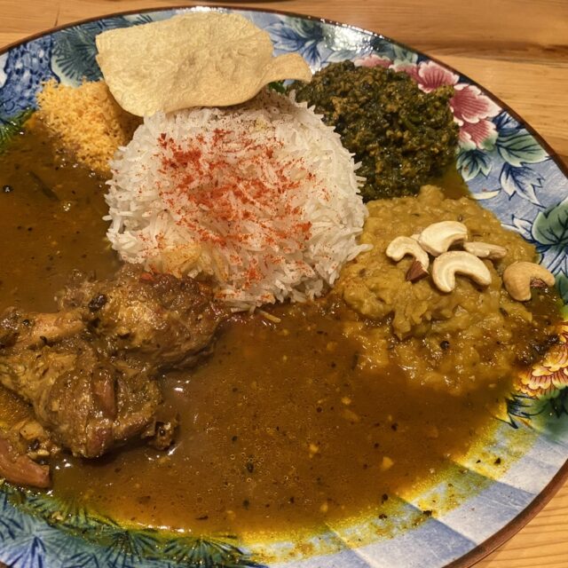 花畑｜オープン日は週に1度だけ！本場のスリランカカレーが味わえる間借りカレー屋さん