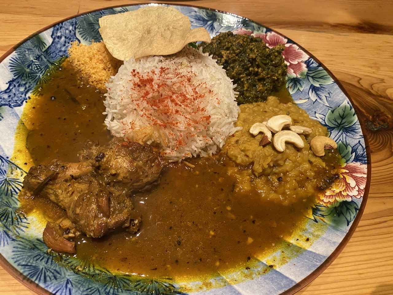 花畑｜オープン日は週に1度だけ！本場のスリランカカレーが味わえる間借りカレー屋さん