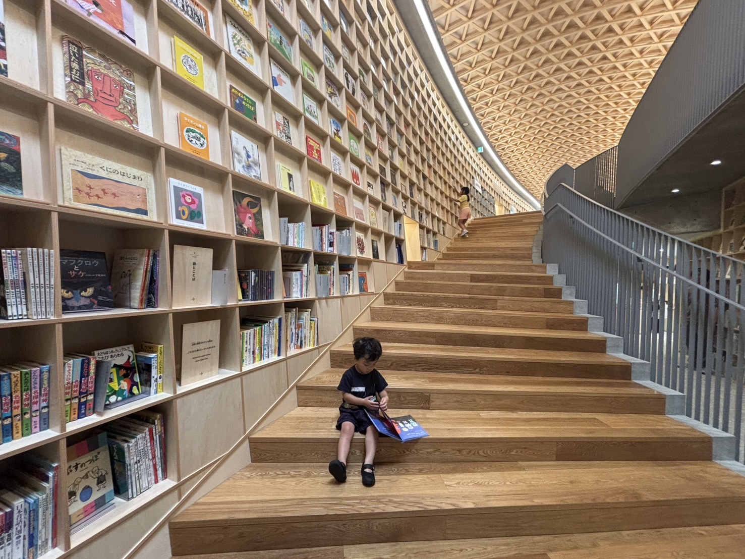 出水｜子連れのおでかけはココ！子どもの感性を育む本の森