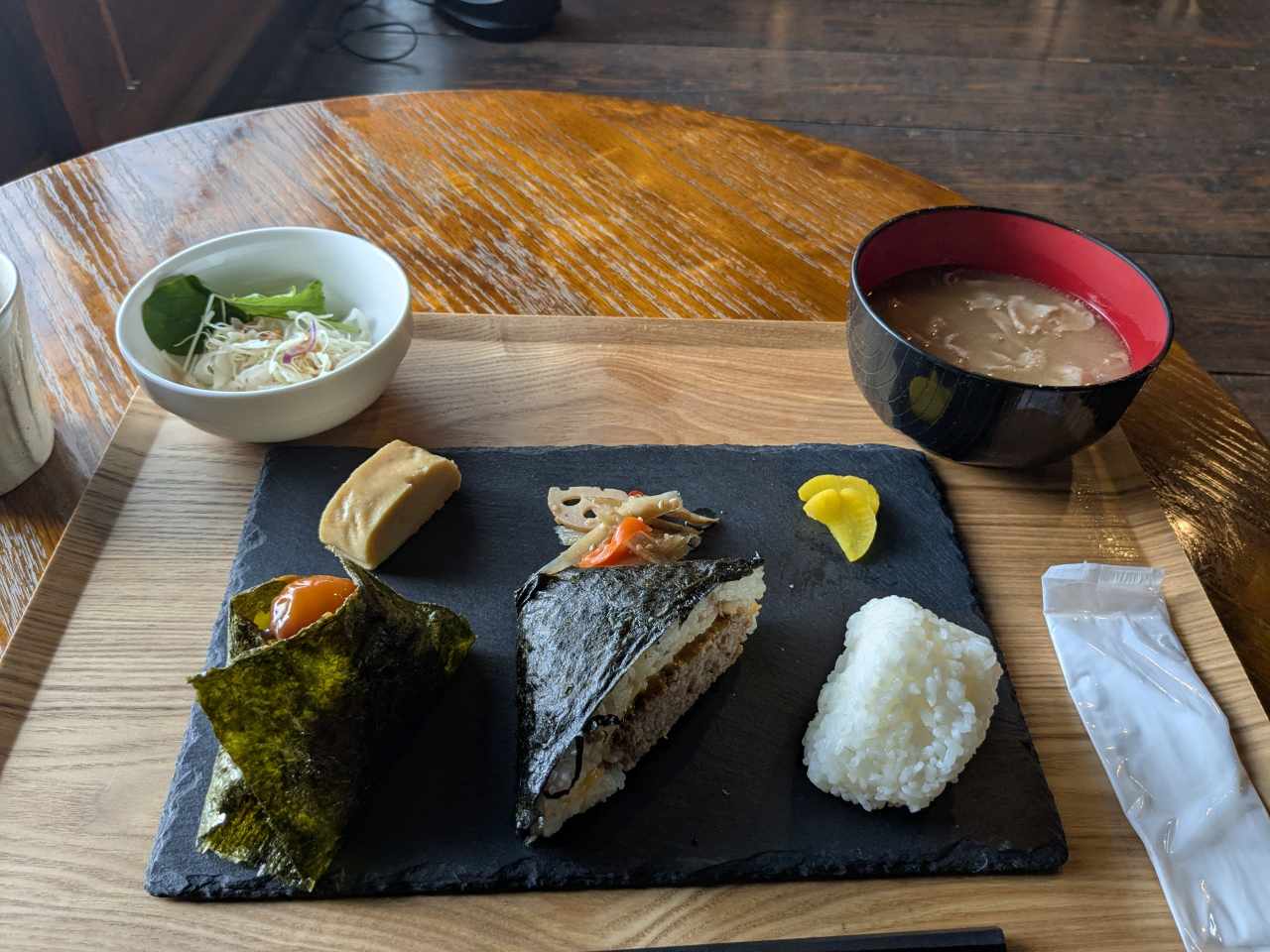 大津町|地産地消にこだわった、握りたての「おにぎり定食」が楽しめる古民家カフェ