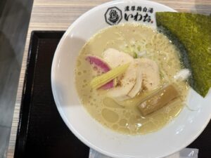 下通｜深夜まで行列が絶えない！濃厚鶏白湯ラーメン