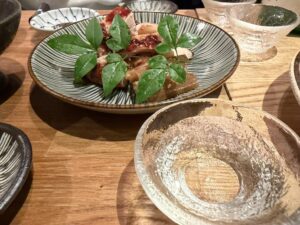 下通｜日本酒と旬の味覚のペアリングを堪能できる和風創作料理店