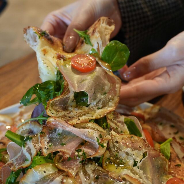 山鹿｜里山に佇む本格窯焼きピザ店で味わう、安心素材のこだわりの一枚