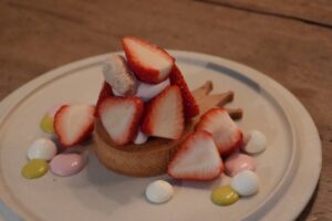 上通｜ポルトガルの技と熊本の恵みが紡ぐ、食べるのがもったいないほど美しいデザート