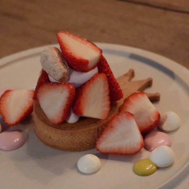 上通｜ポルトガルの技と熊本の恵みが紡ぐ、食べるのがもったいないほど美しいデザート