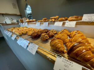 大津町｜まるで美術館！クロワッサンとバゲットが看板メニューのオシャレなベーカリー
