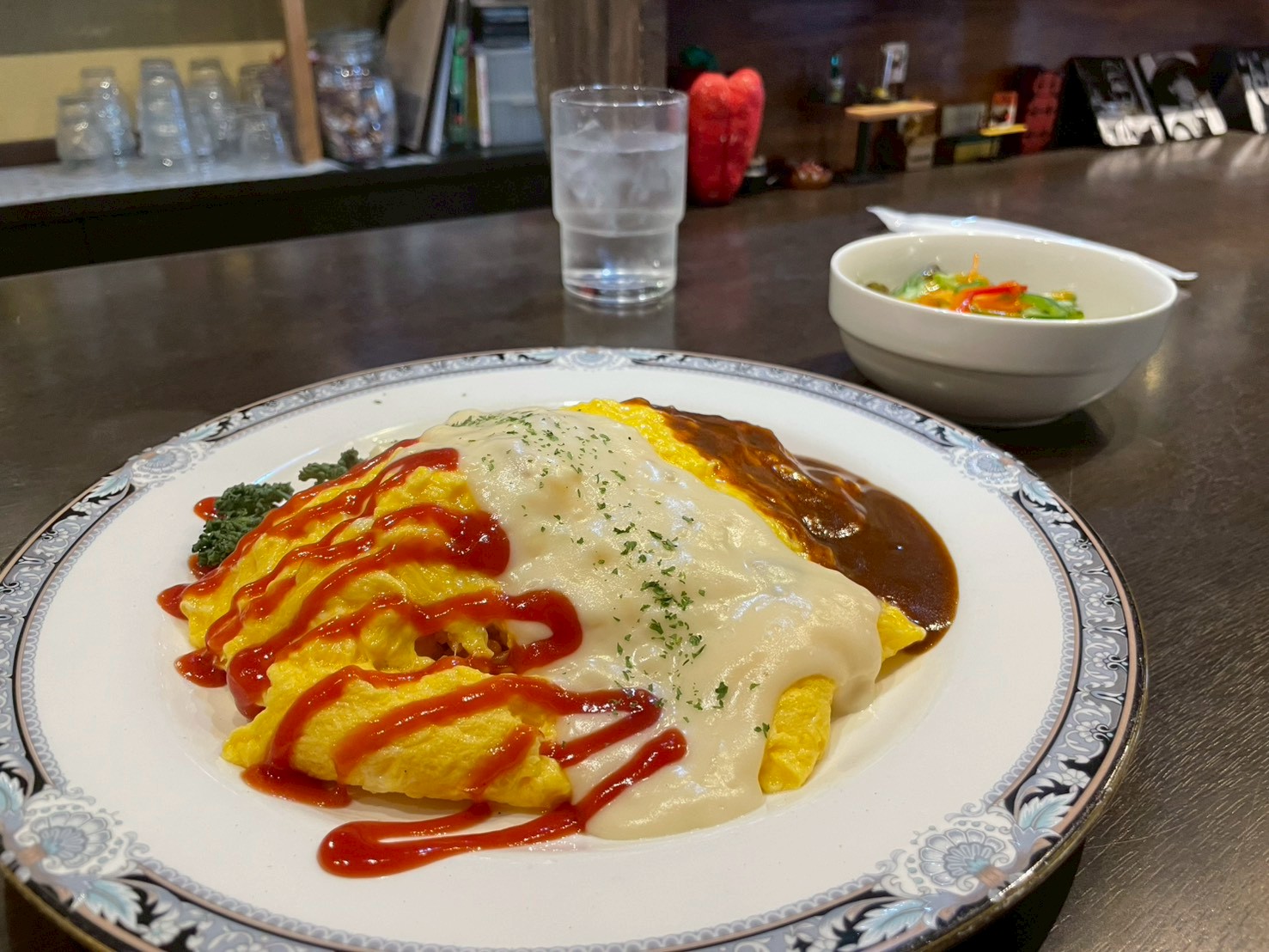 大津町｜ふわふわトロットロのオムライスが楽しめるレトロな雰囲気のまちの洋食屋さん