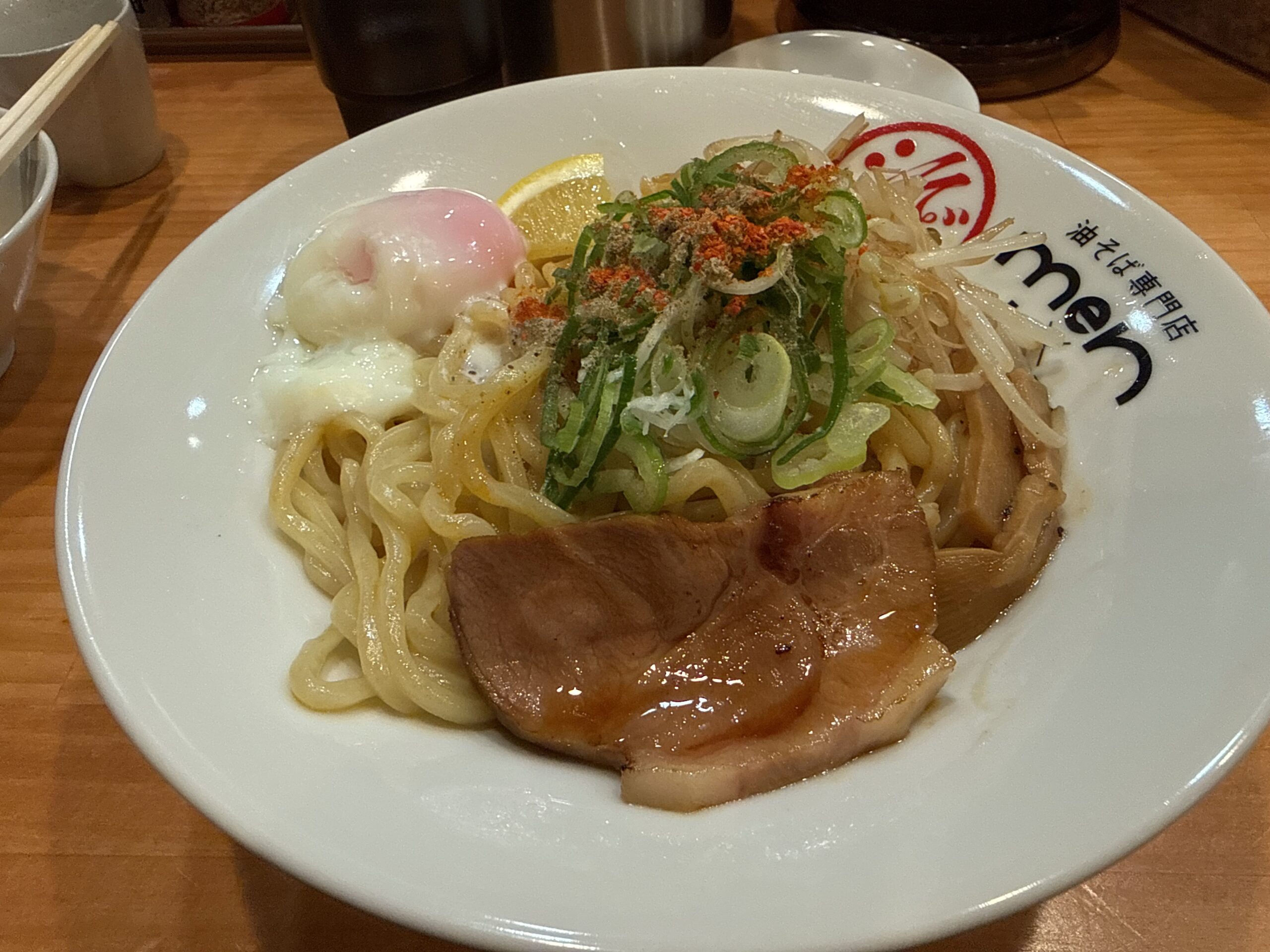 安政町｜やみつき必至！ガッツリ食べたい欲を満たす、こだわりの極太油そば