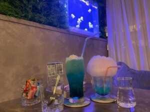 下通｜入店は大人限定！クラゲ漂う癒し空間カフェ