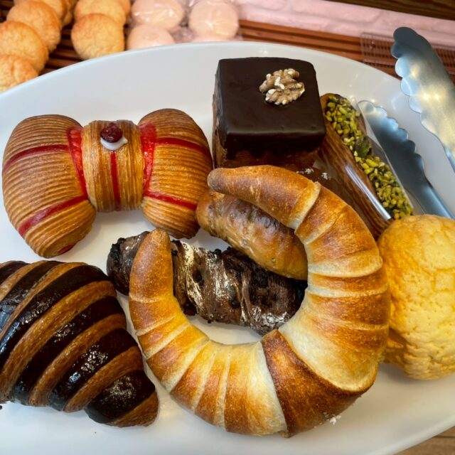 下通｜リボン型のパンにドバイチョコのパン！？19時まで営業しているオシャレな街中のパン屋さん