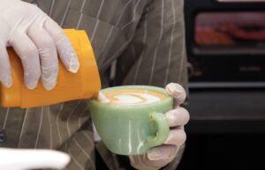 上水前寺｜世界を制した拳が淹れる至福の一杯。元ボクシング世界王者が第2のリングに選んだ、美しすぎる自家焙煎カフェ