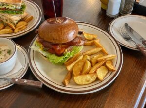 長嶺｜旨みが広がるガツンとしたひとくち！本気のハンバーガー