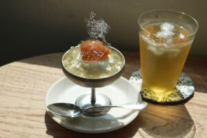 水道町｜レトロなビルの3階に佇む隠れ家カフェで、ゆっくりとしたひとときを