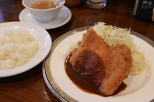 水道町｜地元民に長年愛される街中バルで、サクサクジューシーなチキンカツを