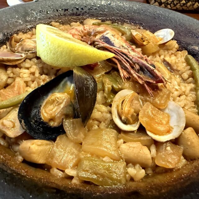下通｜本場仕込みのパエリアをカジュアルに味わえるスペイン料理