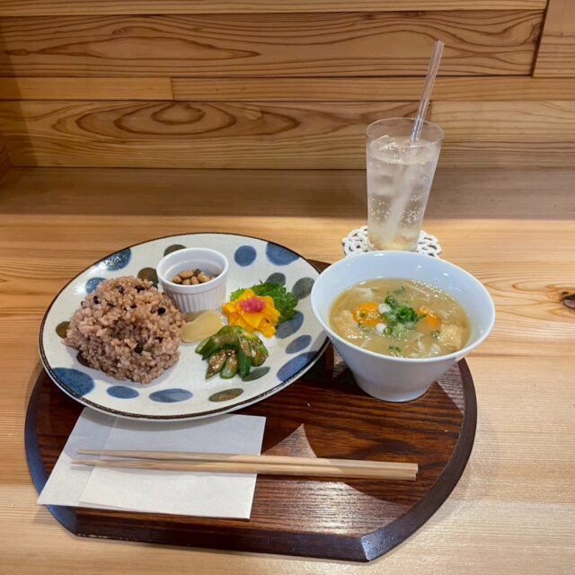 水前寺｜おかずは日替わり！熊本県産の無農薬・規格外野菜でつくるお総菜ともちもちの発酵玄米がいただける食堂