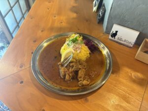 九品寺｜猫とスパイスに誘われて。何度でも通いたくなる 唯一無二のカレー