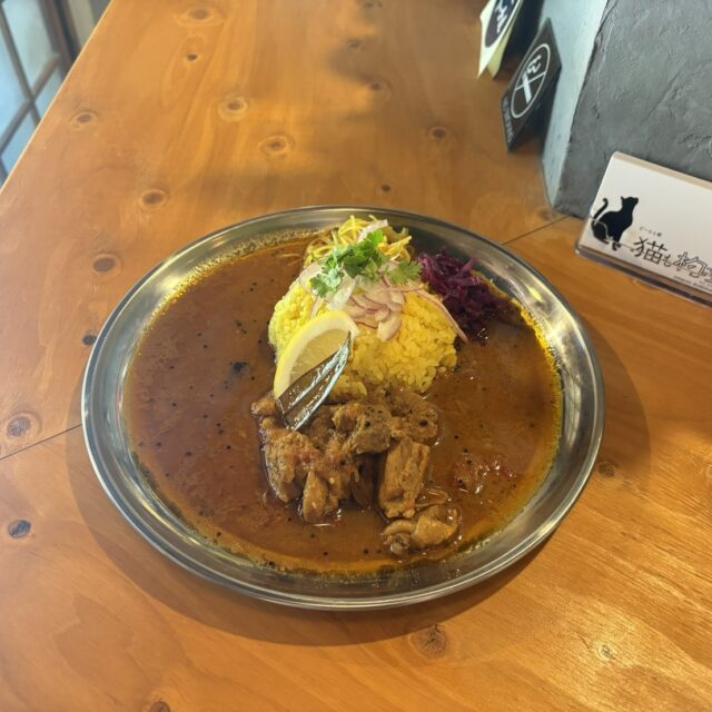 九品寺｜猫とスパイスに誘われて。何度でも通いたくなる 唯一無二のカレー