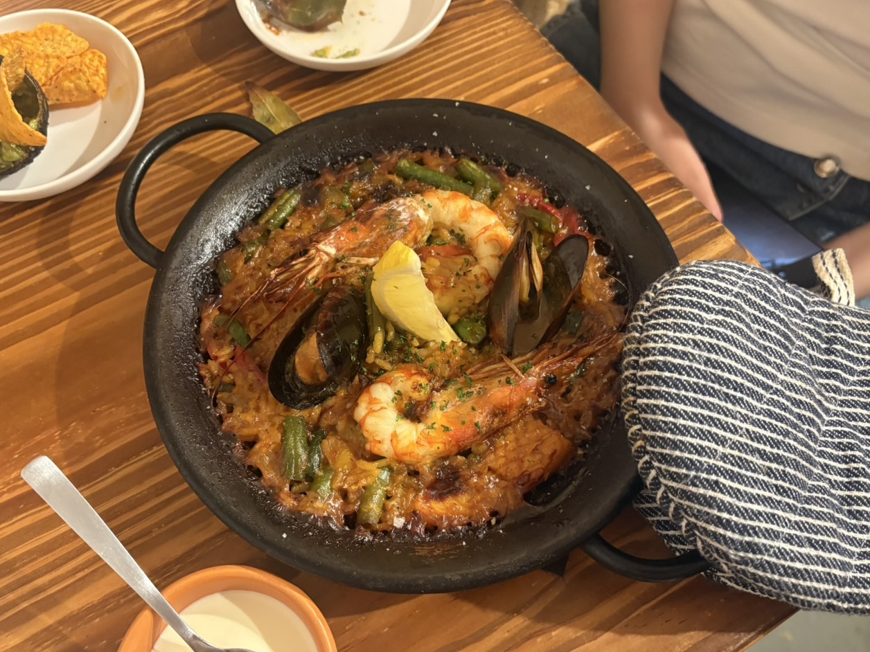 本荘｜サクラマチからスキップですぐ！本格スペイン料理とサングリアが楽しめるお店