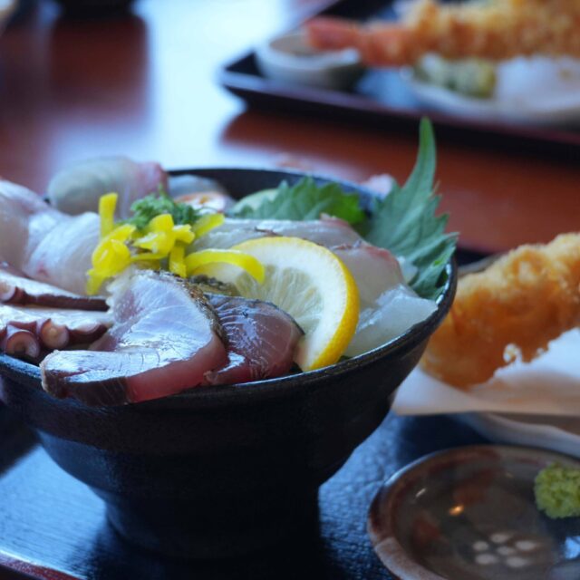 三角｜海を望む食事処で味わう、自家製ところてんと欲張り海鮮ランチ