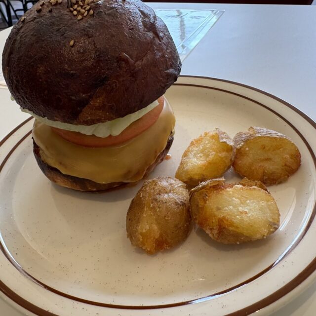 白山｜ボリューム満点なハンバーガーの名店