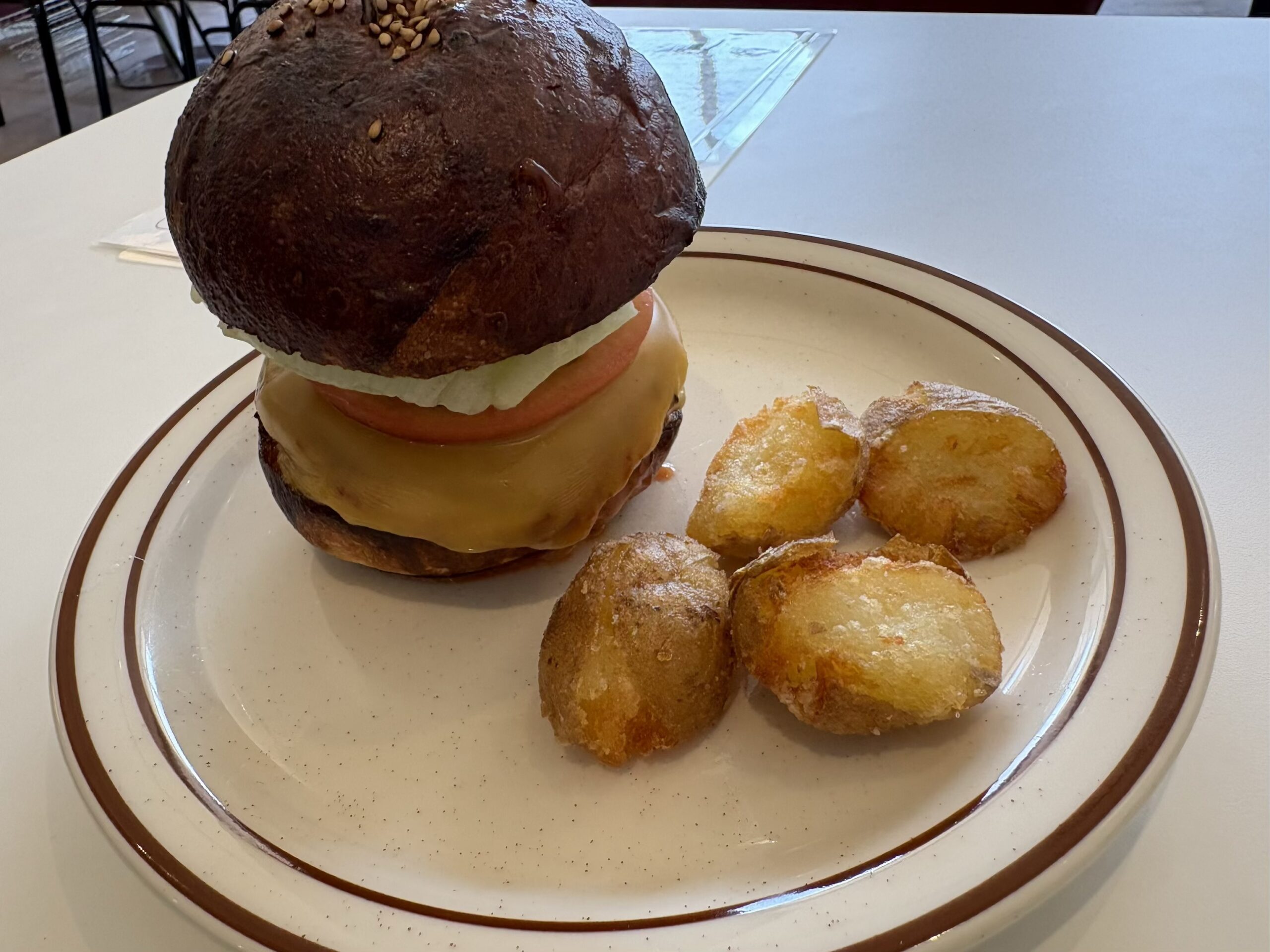 白山｜ボリューム満点なハンバーガーの名店