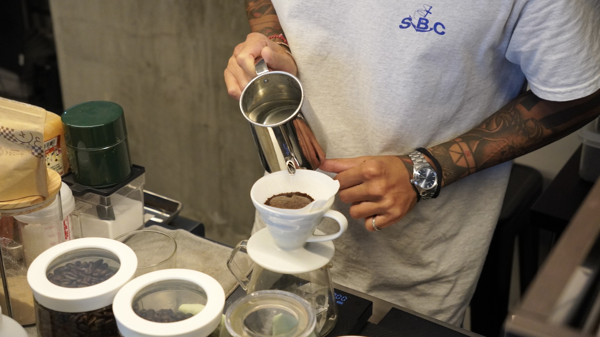迎町｜好みに合わせて淹れるハンドドリップコーヒーとケーキが楽しめる秘密基地のような隠れ家カフェ