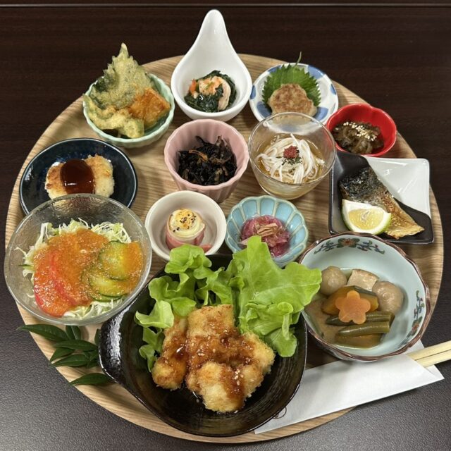 水上村｜1日10食限定、旬の食材を味わえる季節感あふれる小鉢のランチ