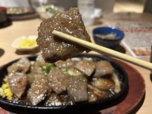 下通｜完全個室でゆったりランチ！コスパ抜群の牛ロースステーキを楽しめるお店