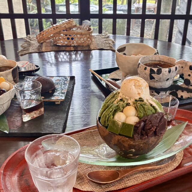 宇土｜木漏れ日と緑に包まれる、古民家カフェで夏のひとやすみ