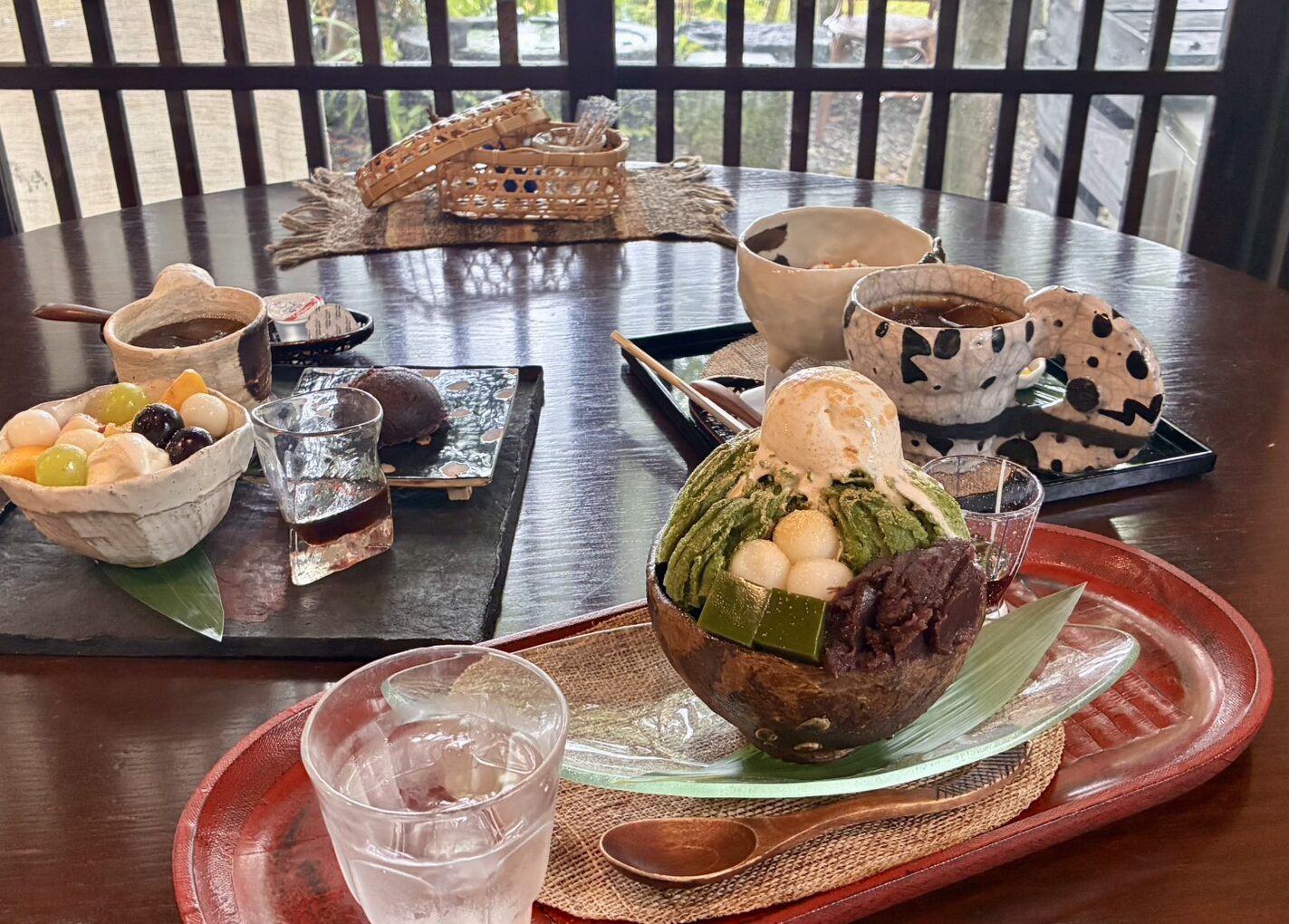 宇土｜木漏れ日と緑に包まれる、古民家カフェで夏のひとやすみ