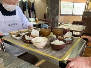 段山町｜料理も配膳も全部ばあちゃんたちが行う、ばあちゃんの家庭料理が食べられる実家のような喫茶店