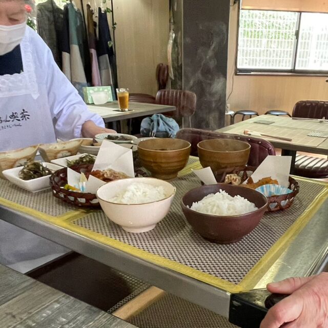 段山町｜料理も配膳も全部ばあちゃんたちが行う、ばあちゃんの家庭料理が食べられる実家のような喫茶店